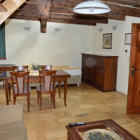 Old Town Apartment *