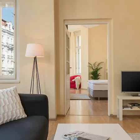Old Town Apartment *