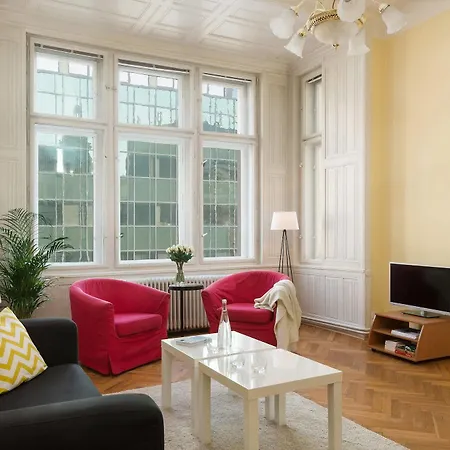 Old Town Apartment *