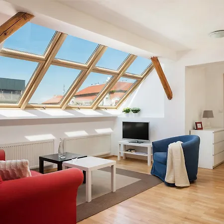 Old Town Apartment *